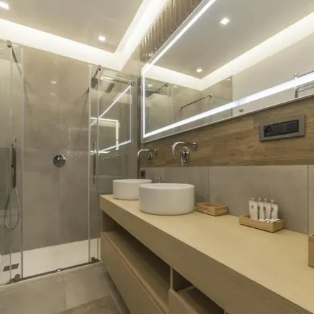Via Luigi Rizzo 28, Interno 01 *